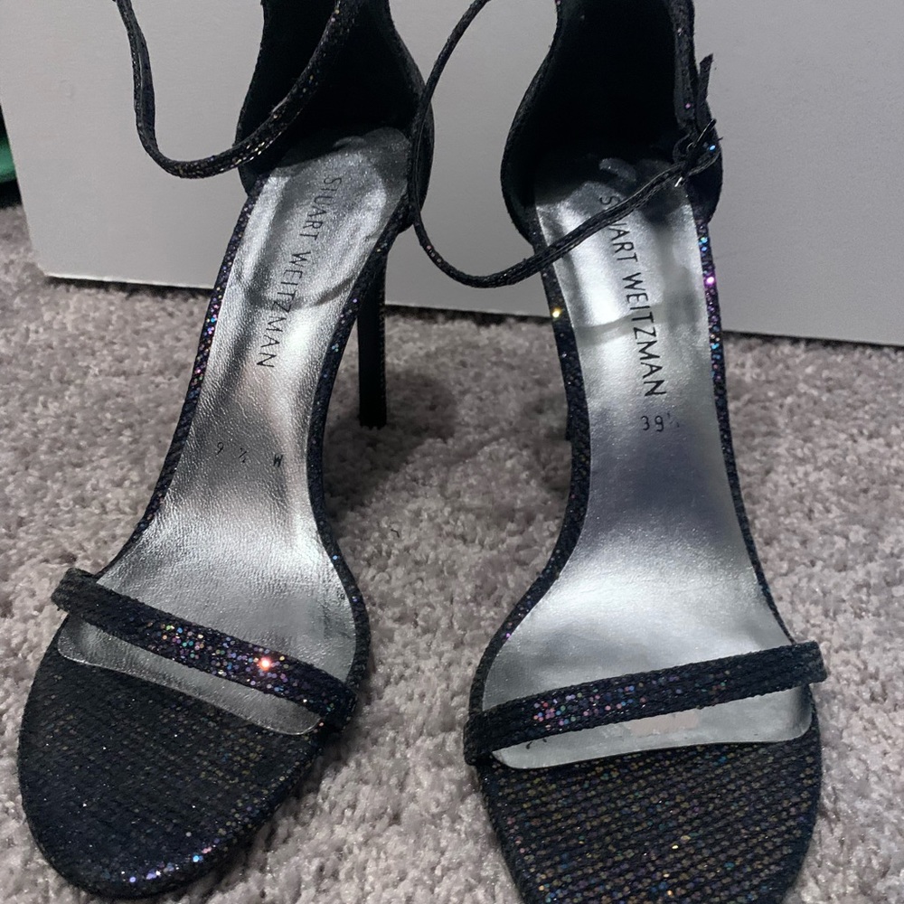 Stuart Weitzman Nudist 9.5 wide. Never worn. 4 1/2 inch heel.